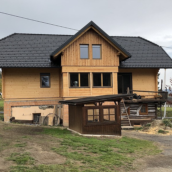 Wohnhaus aus Holz Wirtschaftsgebäude